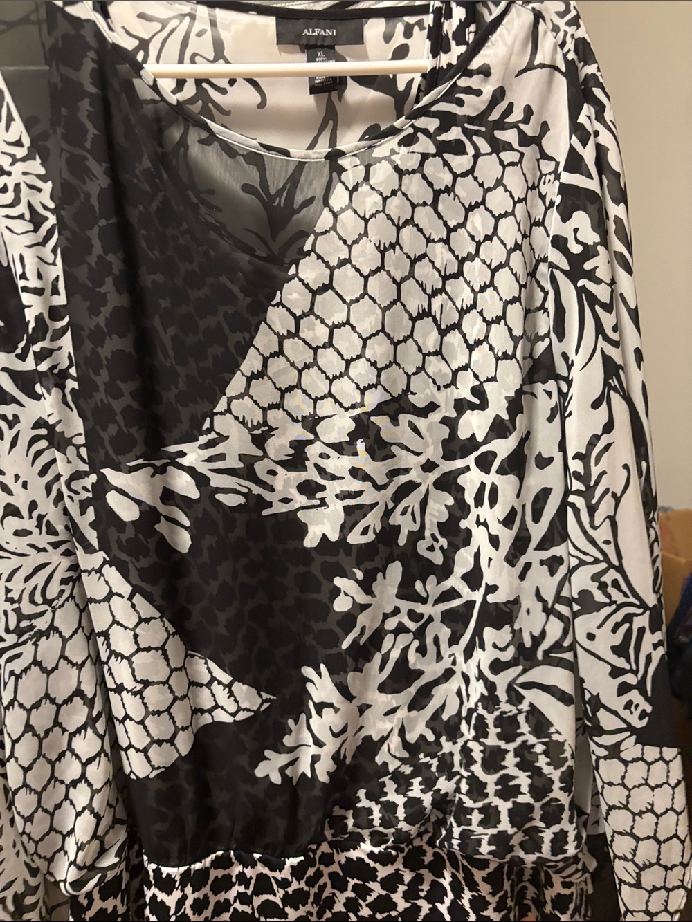 Alfani Classy Sheer sleeves Black. white size XL